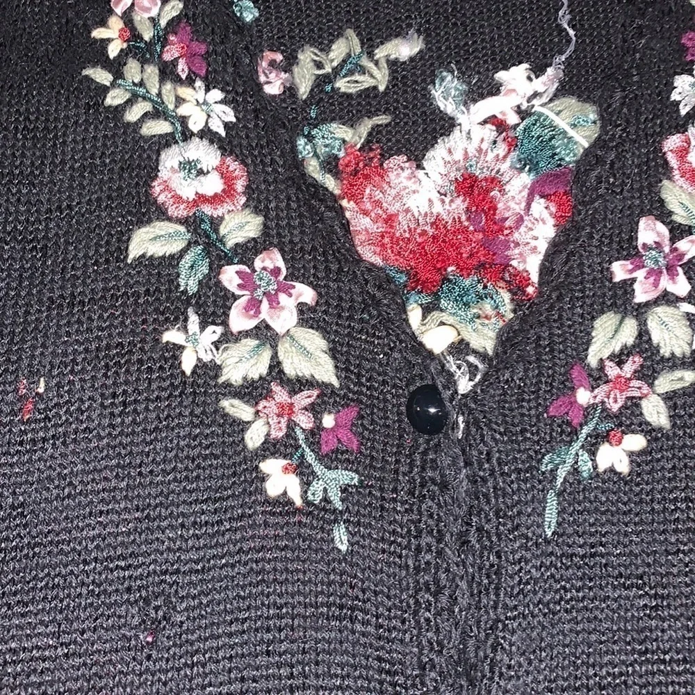 Vintage‎ Black V-neck Sleeveless Sweater Vest W/Embroidered Flowers Sz Medium